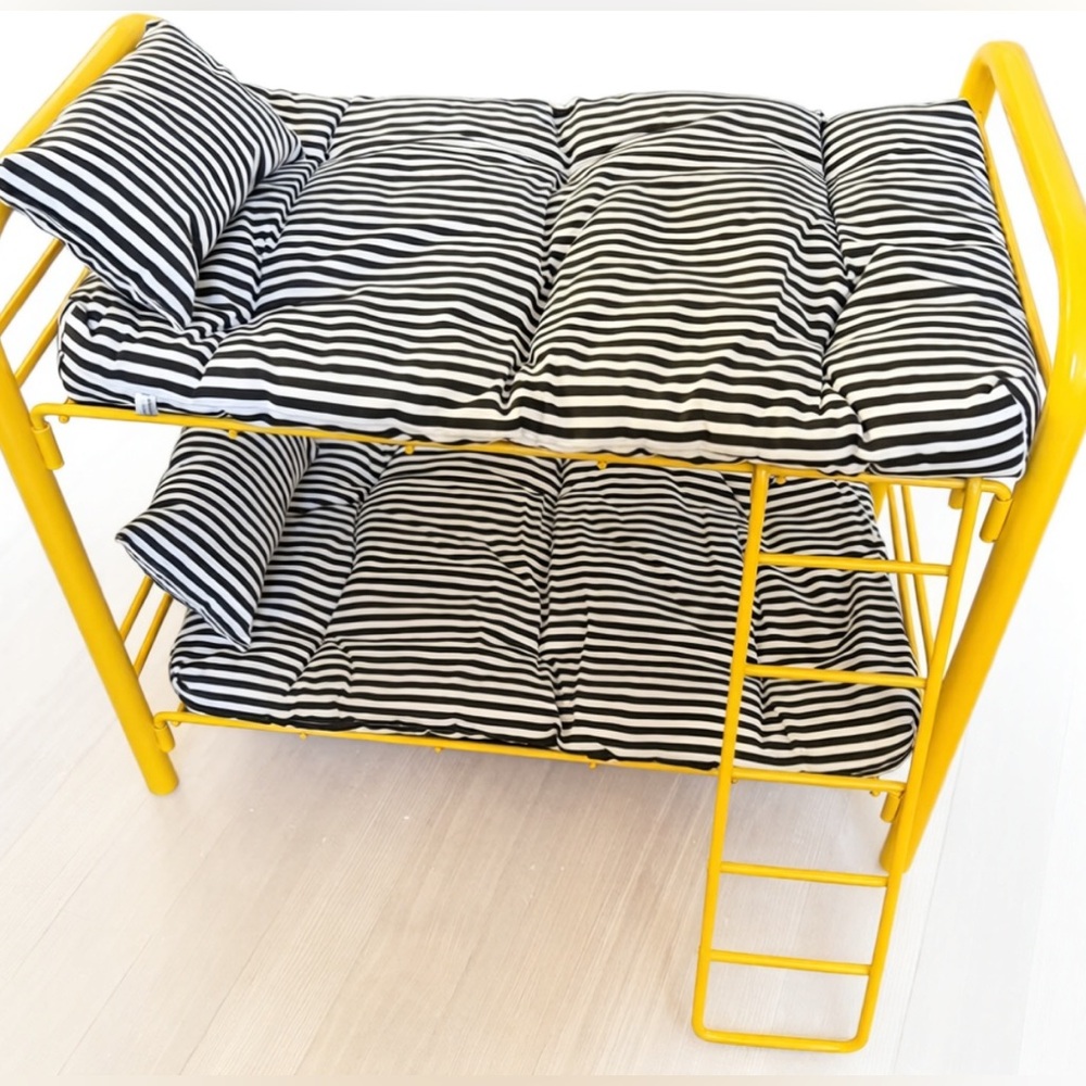 PLEASANT COMPANY VINTAGE 90’s American Girl Doll bunk beds and comforter/pillow